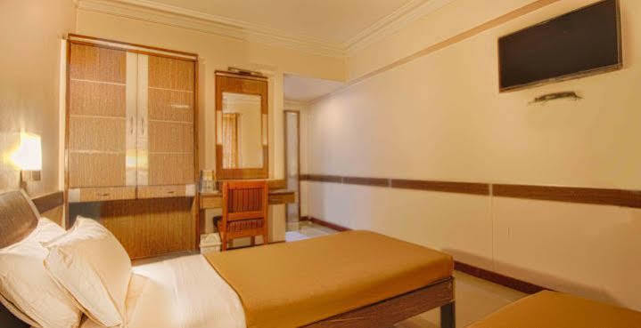Parth Residency Hotell Ahmedabad Exteriör bild