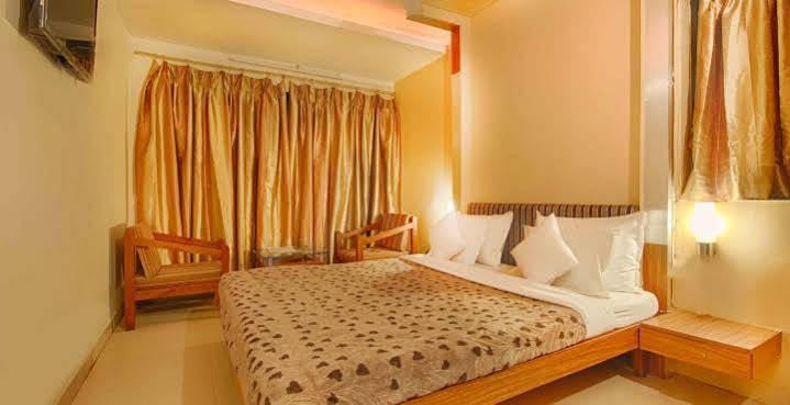 Parth Residency Hotell Ahmedabad Exteriör bild